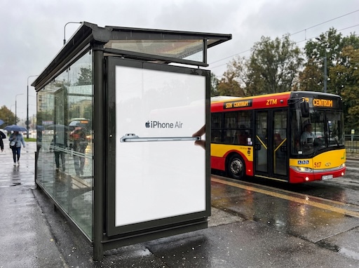 Sztuczna wizualizacja reklamy na przystanku